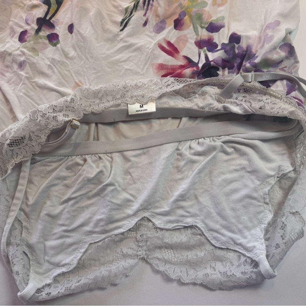 Soma Floral Lace Trim camisole - gray/multi size M great condition - Picture 3 of 6